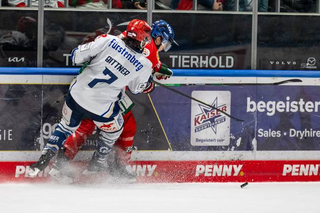Fight for the puck duel between Dominik Bittner Schwenninger Wild Wings, 7 and Tim Wohlgemuth Augsburger Panther, 33 GER, Augsburger Panther vs Schwenninger Wild Wings, Ice Hockey, DEL, Matchday 17, Season 2025 2026, 02 11 2025 GER, Augsburger Panther vs Schwenninger Wild Wings, Ice Hockey, DEL, Matchday 17, Season 2025 2026, 02 11 2025 Augsburg Copyright: xEibner-Pressefoto HeikexFeinerx EP_HFR