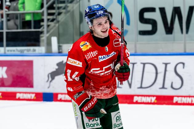Donald D J Busdeker Augsburger Panther, 14 beaming after the win GER, Augsburger Panther vs Schwenninger Wild Wings, Ice Hockey, DEL, Matchday 17, Season 2025 2026, 02 11 2025 GER, Augsburger Panther vs Schwenninger Wild Wings, Ice Hockey, DEL, Matchday 17, Season 2025 2026, 02 11 2025 Augsburg Copyright: xEibner-Pressefoto HeikexFeinerx EP_HFR