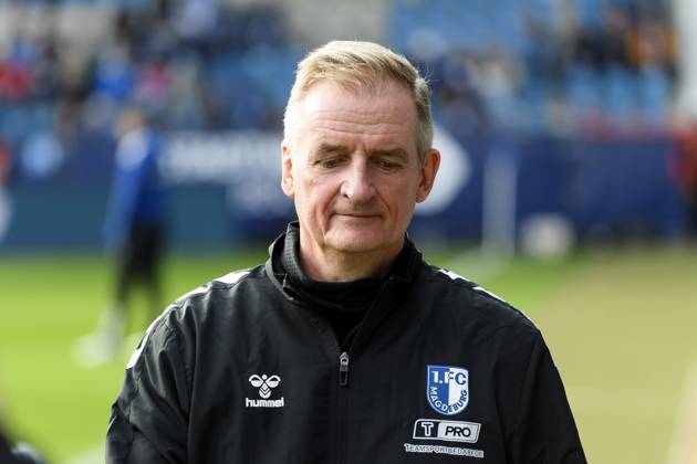 Trainer Petrik Sander (1.FC Magdeburg) schaut waehrend des spiels der 2. Bundesliga zwischen VfL Bochum und 1.FC Magdeburg , Vonovia Ruhrstadion am 02. November 2025 in Bochum, Deutschland. (Foto von Max Maiwald DeFodi Images) +++ Trainer Petrik Sander (1.FC Magdeburg) looks on during the 2. Bundesliga match between VfL Bochum and 1.FC Magdeburg at Vonovia Ruhrstadion on November 2, 2025 in Bochum, Germany. (Photo by Max Maiwald DeFodi Images) DFB DFL REGULATIONS PROHIBIT ANY USE OF PHOTOGRAPHS AS IMAGE SEQUENCES AND OR QUASI-VIDEO. (Photo by Max Maiwald DeFodi Images) Trainer Petrik Sander 1 FC Magdeburg looks on during the 2 Bundesliga match between VfL Bochum and 1 FC Magdeburg , Vonovia Ruhrstadion on November 02, 2025 in Bochum, Germany Photo by Max Maiwald DeFodi Images Trainer Petrik Sander 1 FC Magdeburg looks on during the 2 Bundesliga match between VfL Bochum and 1 FC Magdeburg at Vonovia Ruhrstadion on November 2, 2025 in Bochum, Germany Photo by Max Maiwald DeFodi Images DFB DFL REGULATIONS PROHIBIT ANY USE OF PHOTOGRAPHS AS IMAGE SEQUENCES AND OR QUASI VIDEO Photo by Max Maiwald DeFodi Images