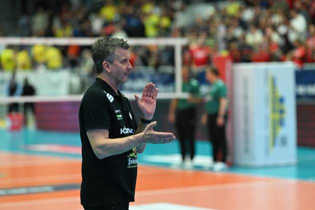Alexander Waibl Head Coach Dresdner SC Dresdner SC vs SSC Palmberg Schwerin, 1 Volleyball Bundesliga Women, Season 2025 2026, 01 11 2025 Dresdner SC vs SSC Palmberg Schwerin, 1 Volleyball Bundesliga Women, Season 2025 2026, 01 11 2025 Dresden Copyright: xEibner-Pressefoto xHoepnerx EP_PHR