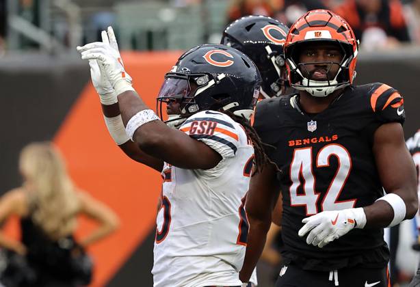 Chicago Bears running back Kyle Monangai (25) celebrates picking up the first down against the Cincinnati Bengals during the second half of play at Paycor Stadium on Sunday, November 2, 2025 in Cincinnati, Ohio. KYP20251102035 JOHNxSOMMERSxII