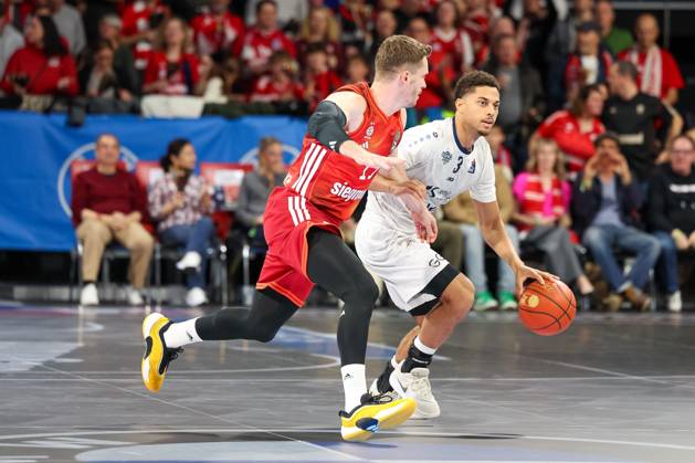 Kevin McClain MLP Academics Heidelberg, 03 with Andreas Obst FC Bayern Basketball, 13 , GER, FC Bayern Basketball vs MLP Academics Heidelberg, Basketball, easycredit Basketball Bundesliga, Matchday 6, Season 2025 2026, 03 11 2025, GER, FC Bayern Basketball vs MLP Academics Heidelberg, Basketball, easycredit Basketball Bundesliga, Matchday 6, Season 2025 2026, 03 11 2025 Munich Copyright: xEibner-Pressefoto JennixMaulx EP_JML