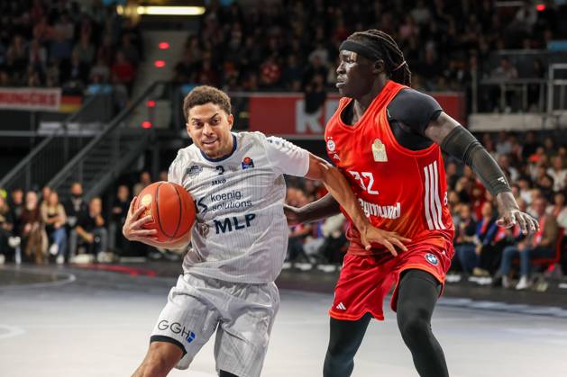 Kevin McClain MLP Academics Heidelberg, 03 with Wenyen Gabriel FC Bayern Basketball, 32 , GER, FC Bayern Basketball vs MLP Academics Heidelberg, Basketball, easycredit Basketball Bundesliga, Matchday 6, 2025 2026 season, 03 11 2025, GER, FC Bayern Basketball vs MLP Academics Heidelberg, Basketball, easycredit Basketball Bundesliga, Matchday 6, 2025 2026 season, 03 11 2025 Munich Copyright: xEibner-Pressefoto JennixMaulx EP_JML
