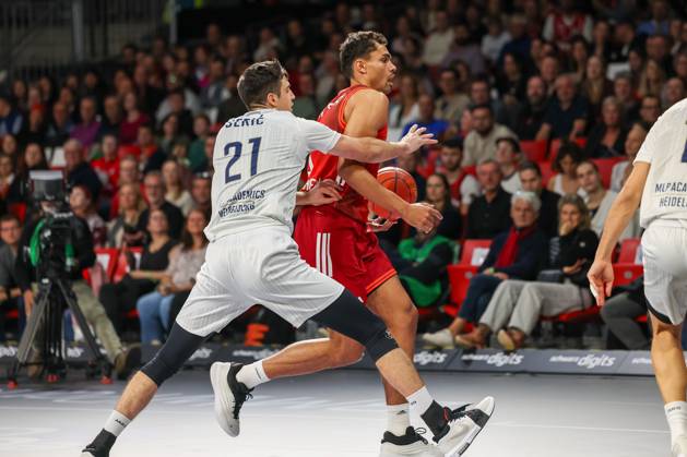 Oscar da Silva FC Bayern Basketball, 01 with Mateo Seric MLP Academics Heidelberg, 21 , GER, FC Bayern Basketball vs MLP Academics Heidelberg, Basketball, easycredit Basketball Bundesliga, Matchday 6, Season 2025 2026, 03 11 2025, GER, FC Bayern Basketball vs MLP Academics Heidelberg, Basketball, easycredit Basketball Bundesliga, Matchday 6, Season 2025 2026, 03 11 2025 Munich Copyright: xEibner-Pressefoto JennixMaulx EP_JML
