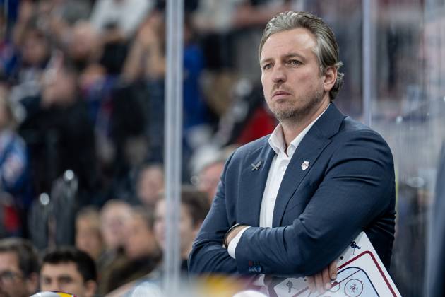 Max Kaltenhauser Co Coach, EHC Red Bull Muenchen GER, EHC Red Bull Muenchen vs Adler Mannheim, Ice Hockey, DEL, Matchday 16, Season 2025 2026, 31 10 2025 GER, EHC Red Bull Muenchen vs Adler Mannheim, Ice Hockey, DEL, Matchday 16, Season 2025 2026, 31 10 2025 Muenchen Copyright: xEibner-Pressefoto HeikexFeinerx EP_HFR