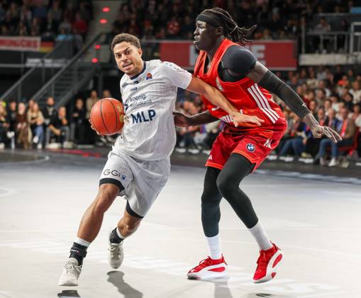 Kevin McClain MLP Academics Heidelberg, 03 with Wenyen Gabriel FC Bayern Basketball, 32 , GER, FC Bayern Basketball vs MLP Academics Heidelberg, Basketball, easycredit Basketball Bundesliga, Matchday 6, 2025 2026 season, 03 11 2025, GER, FC Bayern Basketball vs MLP Academics Heidelberg, Basketball, easycredit Basketball Bundesliga, Matchday 6, 2025 2026 season, 03 11 2025 Munich Copyright: xEibner-Pressefoto JennixMaulx EP_JML