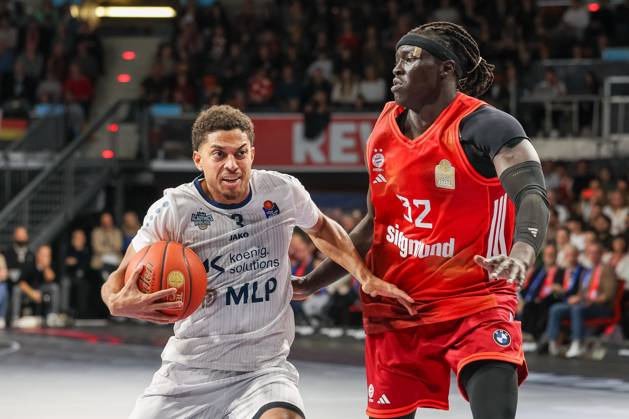 Kevin McClain MLP Academics Heidelberg, 03 with Wenyen Gabriel FC Bayern Basketball, 32 , GER, FC Bayern Basketball vs MLP Academics Heidelberg, Basketball, easycredit Basketball Bundesliga, Matchday 6, 2025 2026 season, 03 11 2025, GER, FC Bayern Basketball vs MLP Academics Heidelberg, Basketball, easycredit Basketball Bundesliga, Matchday 6, 2025 2026 season, 03 11 2025 Munich Copyright: xEibner-Pressefoto JennixMaulx EP_JML