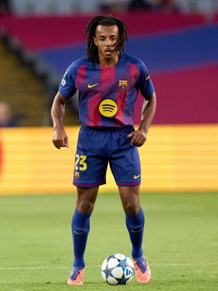 October 21, 2025, Barcelona, Barcelona, Spain: Jules Kounde of FC Barcelona, Barca in action during the UEFA Champions League match between FC Barcelona v Olympiakos Piraeus at the Lluis Companys Olympic Stadium on October 21, 2025 in Barcelona Spain. Barcelona Spain - ZUMAr232 20251021_zsp_r232_061 Copyright: xDavidxRamirezx