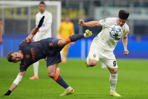 Inter Milan™s Nicolo Barella fights for the ball with Kairat s Dastan Satpayev during the Uefa Champions League soccer match between Inter and Kairat at the San Siro Stadium in Milan , north Italy - Wednesday , November 5 , 2025. - Soccer .  Copyright: xSpada LaPressex