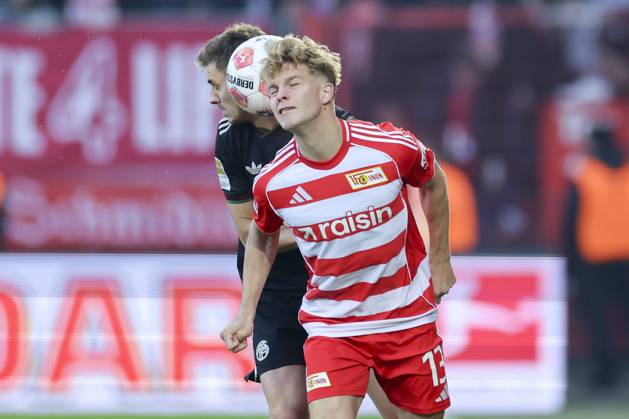 Josip Stanisic (FC Bayern Muenchen) und Andras Schaefer (1. FC Union Berlin) kaempfen um den Ball, Bundesliga, 1. FC Union Berlin v FC Bayern München, Stadion An der Alten Försterei am 08. November 2025 in Berlin, Deutschland. (Foto von Marco Steinbrenner DeFodi Images) Josip Stanisic (FC Bayern Muenchen) und Andras Schaefer (1. FC Union Berlin) battle for the ball, Bundesliga, 1. FC Union Berlin v FC Bayern München, Stadion An der Alten Försterei, November 8, 2025 in Berlin, Germany. (Photo by Marco Steinbrenner DeFodi Images) DFL regulations prohibit any use of photographs as image sequences and or quasi-video. Josip Stanisic FC Bayern Muenchen and Andras Schaefer 1 FC Union Berlin battle for the ball, Bundesliga, 1 FC Union Berlin v FC Bayern München, Stadion An der Alten Försterei, November 8, 2025 in Berlin, Germany Photo by Marco Steinbrenner DeFodi Images Josip Stanisic FC Bayern Muenchen and Andras Schaefer 1 FC Union Berlin battle for the ball, Bundesliga, 1 FC Union Berlin v FC Bayern München, Stadion An der Alten Försterei, November 8, 2025 in Berlin, Germany Photo by Marco Steinbrenner DeFodi Images DFL regulations prohibit any use of photographs as image sequences and or quasi video