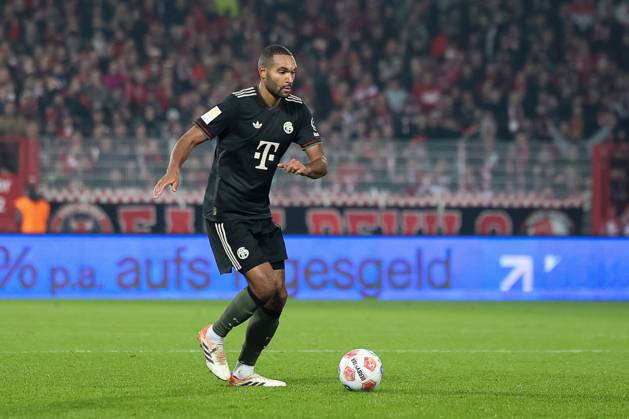Jonathan Tah FC Bayern Muenchen, 04 with ball, GER, 1 FC Union Berlin vs FC Bayern Muenchen, Football, Bundesliga, Matchday 10, Season 2025 2026, 08 11 2025, DFL DFB REGULATIONS PROHIBIT ANY USE OF PHOTOGRAPHS as IMAGE SEQUENCES and or QUASI VIDEO, GER, 1 FC Union Berlin vs FC Bayern Muenchen, Football, Bundesliga, Matchday 10, Season 2025 2026, 08 11 2025 Berlin Copyright: xEibner-Pressefoto JennixMaulx EP_JML