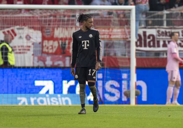 Michael Olise FC Bayern Muenchen, 17 looks disappointed 08 11 2025, 1 FC Union Berlin FC Bayern München, Football, 1 Bundesliga in Berlin, Stadion an der Alten Försterei DFL regulations prohibit any use of photographs as image sequences and or quasi video Copyright: HMBxMedia xMarcoxBader