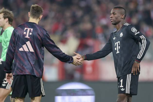 Josip Stanisic (FC Bayern Muenchen) und Nicolas Jackson (FC Bayern Muenchen) schauen enttaeuscht, Bundesliga, 1. FC Union Berlin v FC Bayern München, Stadion An der Alten Försterei am 08. November 2025 in Berlin, Deutschland. (Foto von Marco Steinbrenner DeFodi Images) Josip Stanisic (FC Bayern Muenchen) und Nicolas Jackson (FC Bayern Muenchen) look dejected, Bundesliga, 1. FC Union Berlin v FC Bayern München, Stadion An der Alten Försterei, November 8, 2025 in Berlin, Germany. (Photo by Marco Steinbrenner DeFodi Images) DFL regulations prohibit any use of photographs as image sequences and or quasi-video. Josip Stanisic FC Bayern Muenchen and Nicolas Jackson FC Bayern Muenchen look dejected, Bundesliga, 1 FC Union Berlin v FC Bayern München, Stadion An der Alten Försterei, November 8, 2025 in Berlin, Germany Photo by Marco Steinbrenner DeFodi Images Josip Stanisic FC Bayern Muenchen and Nicolas Jackson FC Bayern Muenchen look dejected, Bundesliga, 1 FC Union Berlin v FC Bayern München, Stadion An der Alten Försterei, November 8, 2025 in Berlin, Germany Photo by Marco Steinbrenner DeFodi Images DFL regulations prohibit any use of photographs as image sequences and or quasi video