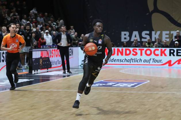 07 11 2025, xgox, Basketball easyCredit BBL, Basketball Loewen Braunschweig Veolia Hamburg Towers emspor, v l Barra Njie Braunschweig, 13 Braunschweig