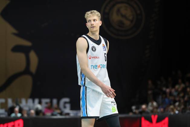 07 11 2025, xgox, Basketball easyCredit BBL, Basketball Loewen Braunschweig Veolia Hamburg Towers emspor, v l Zsombor Maronka Hamburg, 5 Braunschweig