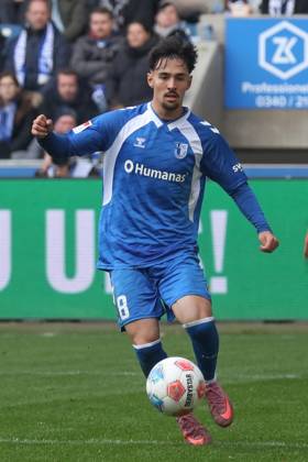 09 11 2025, xgox, Fußball 2 Bundesliga, 1 FC Magdeburg SC Paderborn 07 emspor, v l Laurin Ulrich Magdeburg, 8 Freisteller, Einzelbild, Ganzkoerper, single frame DFL DFB REGULATIONS PROHIBIT ANY USE OF PHOTOGRAPHS as IMAGE SEQUENCES and or QUASI VIDEO Magdeburg