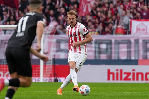 Philipp Lienhart SC Freiburg, 03 on the ball , Germany, Soccer, 1 Bundesliga, 10 Matchday, 2025 2026, SC Freiburg vs FC St Pauli, 09 11 2025, Europa Park Stadion, Freiburg, Germany DFL REGULATIONS PROHIBIT ANY USE OF PHOTOGRAPHS AS IMAGE SEQUENCES AND OR QUASI VIDEO Freiburg Europa Park Stadion Baden Württemberg Germany Copyright: xArnexAmbergx