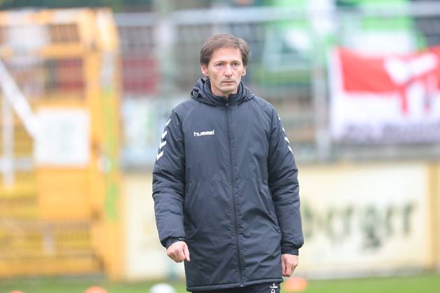 Leipzig, 08 11 2025, Alfred Kunze Sportpark, Soccer, Men, Season 2025 2026, Regionalliga Nordost, 15 Matchday , BSG Chemie Leipzig ZFC Meuselwitz , In the picture Coach Georg Martin Leopold, ZFC Meuselwitz ,