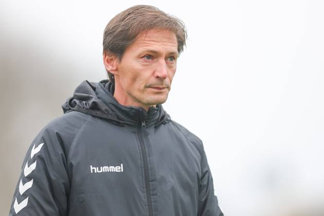 Leipzig, 08 11 2025, Alfred Kunze Sportpark, Soccer, Men, Season 2025 2026, Regionalliga Nordost, 15 Matchday , BSG Chemie Leipzig ZFC Meuselwitz , In the picture Coach Georg Martin Leopold, ZFC Meuselwitz ,