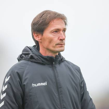 Leipzig, 08 11 2025, Alfred Kunze Sportpark, Soccer, Men, Season 2025 2026, Regionalliga Nordost, 15 Matchday , BSG Chemie Leipzig ZFC Meuselwitz , In the picture Coach Georg Martin Leopold, ZFC Meuselwitz ,