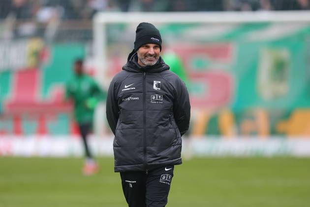 Leipzig, 08 11 2025, Alfred Kunze Sportpark, Soccer, Men, Season 2025 2026, Regionalliga Nordost, 15 Matchday , BSG Chemie Leipzig ZFC Meuselwitz , In the picture Coach Adrian Alipour, Chemie Leipzig ,