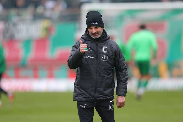 Leipzig, 08 11 2025, Alfred Kunze Sportpark, Soccer, Men, Season 2025 2026, Regionalliga Nordost, 15 Matchday , BSG Chemie Leipzig ZFC Meuselwitz , In the picture Coach Adrian Alipour, Chemie Leipzig ,