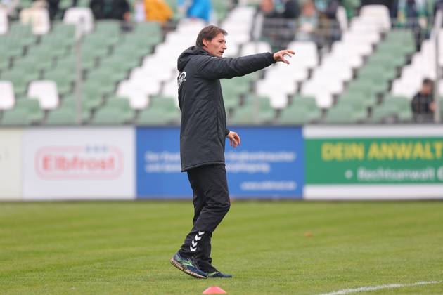 Leipzig, 08 11 2025, Alfred Kunze Sportpark, Soccer, Men, Season 2025 2026, Regionalliga Nordost, 15 Matchday , BSG Chemie Leipzig ZFC Meuselwitz , In the picture Coach Georg Martin Leopold, ZFC Meuselwitz ,
