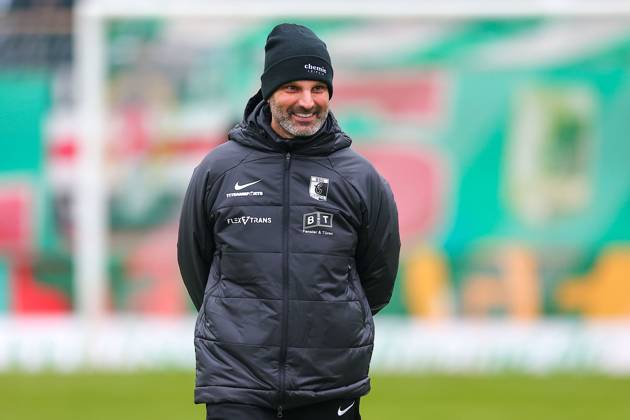 Leipzig, 08 11 2025, Alfred Kunze Sportpark, Soccer, Men, Season 2025 2026, Regionalliga Nordost, 15 Matchday , BSG Chemie Leipzig ZFC Meuselwitz 0 2 0 2 , In the picture Coach Adrian Alipour, Chemie Leipzig ,