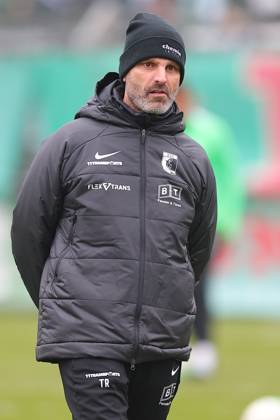 Leipzig, 08 11 2025, Alfred Kunze Sportpark, Soccer, Men, Season 2025 2026, Regionalliga Nordost, 15 Matchday , BSG Chemie Leipzig ZFC Meuselwitz 0 2 0 2 , In the picture Coach Adrian Alipour, Chemie Leipzig ,