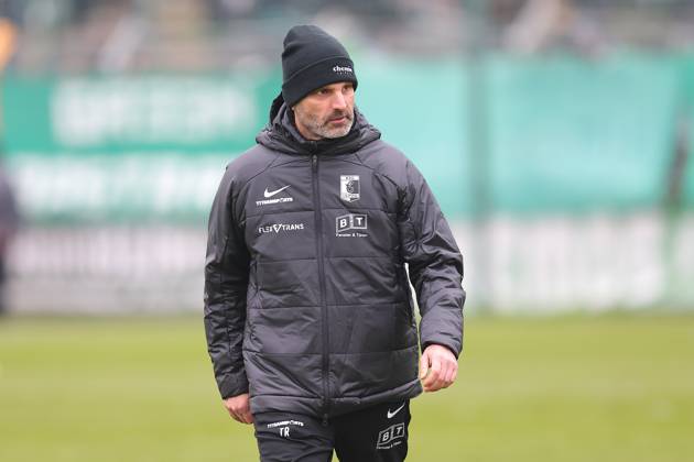 Leipzig, 08 11 2025, Alfred Kunze Sportpark, Soccer, Men, Season 2025 2026, Regionalliga Nordost, 15 Matchday , BSG Chemie Leipzig ZFC Meuselwitz 0 2 0 2 , In the picture Coach Adrian Alipour, Chemie Leipzig ,