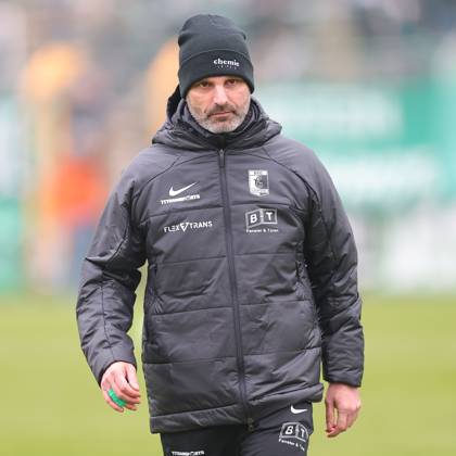 Leipzig, 08 11 2025, Alfred Kunze Sportpark, Soccer, Men, Season 2025 2026, Regionalliga Nordost, 15 Matchday , BSG Chemie Leipzig ZFC Meuselwitz 0 2 0 2 , In the picture Coach Adrian Alipour, Chemie Leipzig ,