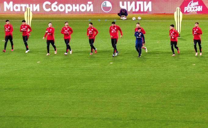 Futbol, Entrenamiento de la seleccion chilena en Sochi. La seleccion chilena entrena el estadio Fisht de Sochi, Rusia. SIPA PHOTOSPORT 14 11 2025 Football, Chile training session at Sochi stadium. Chile national team, Nationalteam train at the Fisht stadium in Sochi, Russia. SIPA PHOTOSPORT 14 11 2025 Russia Soccer Friendly Chile TrainingEntrenamiento seleccion chilena en Sochi 2025 1a66816f424e5834