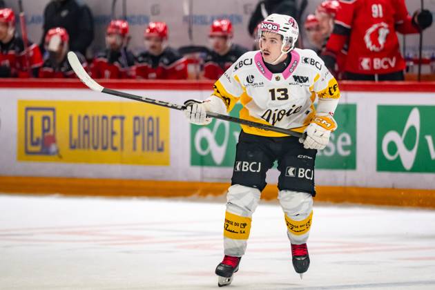 NL : Lausanne HC - HC Ajoie 14.11.2025, Lausanne, Vaudoise Arena, NL: Lausanne HC - HC Ajoie. Louis Robin (13, HC Ajoie) during the Swiss National League Ice hockey, Eishockey championship 2025-2026 match between Lausanne HC and HC Ajoie the Friday 14.11.2025 at the Vaudoise Arena in Lausanne, Switzerland. Lausanne Vaudoise Arena Vaud Switzerland Copyright: xMediafabxPhotographyxFabricexDexGasperisx MEDIAFAB-HOCKEY-LHC-HCA-14.11.2025-HOC_7990