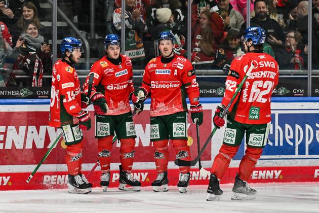 Penny DEL Augsburger Panther Straubing Tigers, 14 11 2025 Augsburg, GERMANY 14 NOVEMBER Panthers cheer after D J BUSDEKER Augsburger Panther 14 Tor Torschuetze Freude Happy at the league match between the Augsburger Panther and the Straubing Tigers on matchday 18 of the Penny DEL at the Curt Frenzel Stadium on 14 11 2025 Copyright: xBEAUTIFULxSPORTS Goldbergx