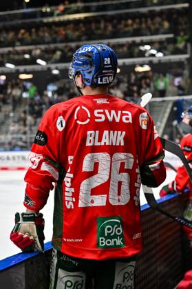 Penny DEL Augsburger Panther Straubing Tigers, 14 11 2025 Augsburg, GERMANY 14 NOVEMBER in the picture Alexander BLANK Augsburger Panther 26 Single photo free pose at the league match between the Augsburger Panther and the Straubing Tigers on matchday 18 of the Penny DEL at the Curt Frenzel Stadium on 14 11 2025 Copyright: xBEAUTIFULxSPORTS Goldbergx