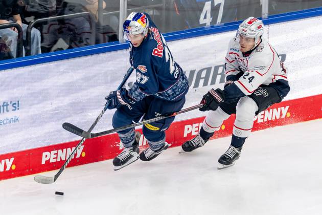 Fight for the puck duel between Veit Oswald EHC Red Bull Muenchen, 27 and Marcus Weber Nuernberg Ice Tigers, 24 GER, EHC Red Bull Muenchen vs Nuernberg Ice Tigers, Ice Hockey, DEL, Matchday 19, Season 2025 2026, 16 11 2025 GER, EHC Red Bull Muenchen vs Nuernberg Ice Tigers, Ice Hockey, DEL, Matchday 19, Season 2025 2026, 16 11 2025 Muenchen Copyright: xEibner-Pressefoto HeikexFeinerx EP_HFR
