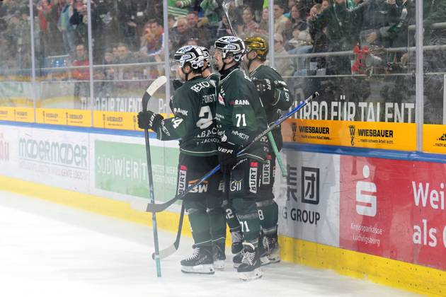 Goal, goal celebration for the Bietigheim Steelers 6 2 by the goal Cole Fonstad Bietigheim Steelers, 24 Bietigheim Steelers vs ESV Kaufbeuren, Ice Hockey, DEL 2, Matchday 16, Season 2025 2026, 16 11 2025 Bietigheim Steelers vs ESV Kaufbeuren, Ice Hockey, DEL 2, Matchday 16, Season 2025 2026, 16 11 2025 Bietigheim Copyright: xEibner-Pressefotox EP_TBR