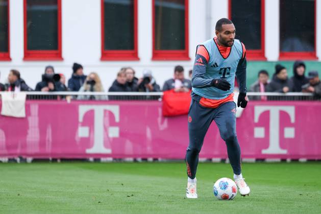 Jonathan Tah FC Bayern Muenchen, 04 with ball, GER, Public training, FC Bayern Muenchen, Football, Season 2025 2026, 20 11 2025, GER, Public training, FC Bayern Muenchen, Football, Season 2025 2026, 20 11 2025 Muenchen Copyright: xEibner-Pressefoto JennixMaulx EP_JML