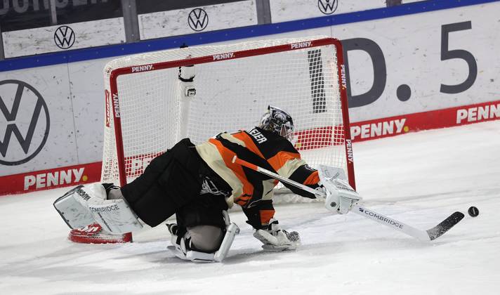 Dustin Strahlmeier Grizzlys Wolfsburg saves ice hockey, DEL, Penny DEL, Men, Men, Season 2025 2026 Grizzlys Wolfsburg vs ERC Ingolstadt