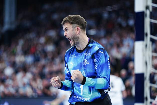Cheers after parade Gonzalo Perez de Vargas THW Kiel, 01 GER, THW Kiel vs Frisch Auf Goeppingen, Handball, 1 Bundesliga, Matchday 13, Season 2025 2026, 22 11 2025 GER, THW Kiel vs Frisch Auf Goeppingen, Handball, 1 Bundesliga, Matchday 13, Season 2025 2026, 22 11 2025 Kiel Copyright: xEibner-Pressefoto MarcelxvonxFehrnx EP_MFN