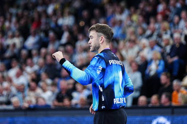 Cheers after parade Gonzalo Perez de Vargas THW Kiel, 01 GER, THW Kiel vs Frisch Auf Goeppingen, Handball, 1 Bundesliga, Matchday 13, Season 2025 2026, 22 11 2025 GER, THW Kiel vs Frisch Auf Goeppingen, Handball, 1 Bundesliga, Matchday 13, Season 2025 2026, 22 11 2025 Kiel Copyright: xEibner-Pressefoto MarcelxvonxFehrnx EP_MFN