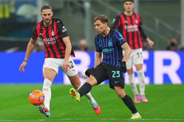 Inter Milan™s Nicolo Barella fights for the ball AC Milan s Adrien Rabiot during the Serie A soccer match between Inter and Milan at the San Siro Stadium in Milan , north Italy - Sunday , November 23 , 2025. - Soccer .  Copyright: xSpada LaPressex