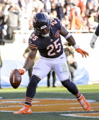 Chicago Bears running back Kyle Monangai (25) celebrates his fourth quarter touchdown against the Pittsburgh Steelers at Soldier Field in Chicago on Sunday, November 23, 2025. The Bears defeated the Steelers 31-28. CHI20251123121 MARKxBLACK