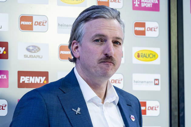 Max Kaltenhauser Co Coach, EHC Red Bull Muenchen in an interview with Magentasport Portrait Portraet GER, EHC Red Bull Muenchen vs Straubing Tigers, Ice Hockey, DEL, 22 Matchday, Season 2025 2026, 25 11 2025 GER, EHC Red Bull Muenchen vs Straubing Tigers, Ice Hockey, DEL, 22 Matchday, Season 2025 2026, 25 11 2025 Muenchen Copyright: xEibner-Pressefoto HeikexFeinerx EP_HFR