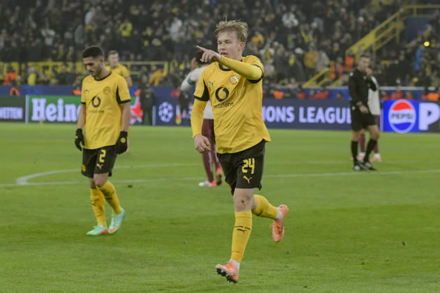 Daniel Svensson Dortmund 24 cheers after scoring 4 0 25 11 2025 Football, Champions League, Borussia Dortmund vs Villarreal Club de Fotbol, Signal Iduna Park, Dortmund, Copyright: xpepphotox xHorstxMauelshagenx pep00321, pep_20251125_hm_210059