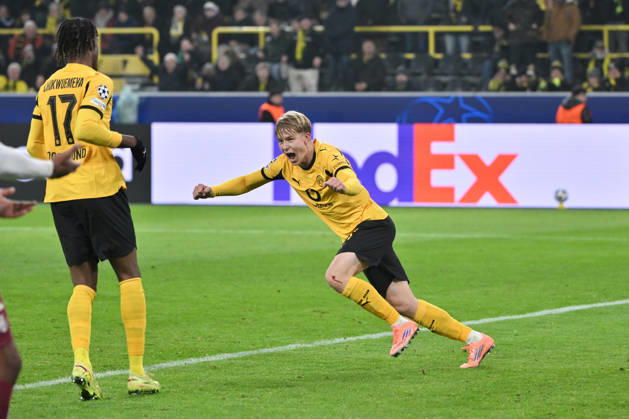 Cheers 4 0 Daniel Svensson Borussia Dortmund 25 11 2025, Football, UEFA Champions League 2025 2026, Matchday 5, Borussia Dortmund FC Villarreal 4 0 UEFA regulations prohibit any use of photographs as image sequences and or quasi video Dortmund Signal Iduna Park Nordrhein Westfalen Germany Team2