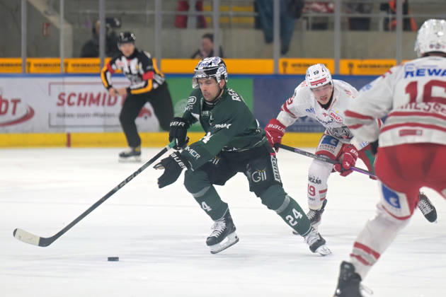 Cole Fonstad Bietigheim Steelers, 24 on the puck Bietigheim Steelers vs Eisbaeren Regensburg, Ice Hockey, DEL 2, Matchday 19, Season 2025 2026, 28 11 2025 Bietigheim Steelers vs Eisbaeren Regensburg, Ice Hockey, DEL 2, Matchday 19, Season 2025 2026, 28 11 2025 Bietigheim Copyright: xEibner-Pressefotox EP_TBR