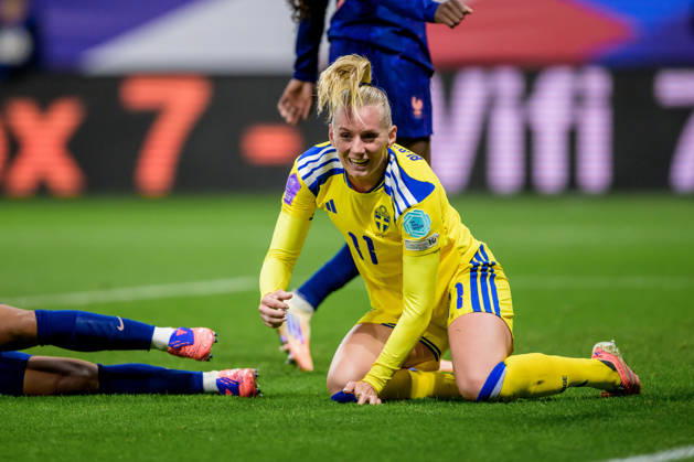 251128 Stina Blackstenius of Sweden celebrates after 1 1 during the Women s Nations League bronze medal football match between France and Sweden on November 28, 2025 in Reims Photo Ludvig Thunman BILDBYRAN code LT LT0755 fotboll football soccer fotball nations league uefa womens nations league frankrike sverige sweden dam bbeng jubel Copyright: LUDVIGxTHUNMAN BB251128LT107