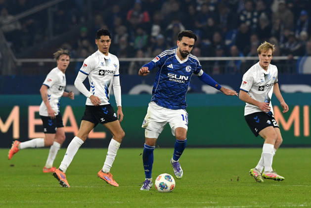 Kenan Karaman FC Schalke 04 in action, on the ball, single action during the 2 Bundesliga match between FC Schalke 04 and SC Paderborn 07, Veltins Arena on November 28, 2025 in Gelsenkirchen, Germany Photo by Ralf Treese DeFodi Images Kenan Karaman FC Schalke 04 controls the ball during the 2 Bundesliga match between FC Schalke 04 and SC Paderborn 07 at Veltins Arena on November 28, 2025 in Gelsenkirchen, Germany Photo by Ralf Treese DeFodi Images