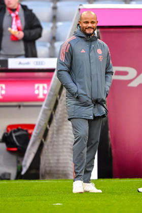 Trainer Vincent Kompany Bayern München Looks on during the Bundesliga match between FC Bayern München and FC St Pauli, Allianz Arena on November 29, 2025 in Munich, Germany Photo by Harry Langer DeFodi Images Trainer Vincent Kompany Bayern München Looks on during the Bundesliga match between FC Bayern München and FC St Pauli at Allianz Arena on November 29, 2025 in München, Germany Photo by Harry Langer DeFodi Images DFL regulations prohibit any use of photographs as image sequences and or quasi video Photo by Harry Langer DeFodi Images DFL regulations prohibit any use of photographs as image sequences and or quasi video